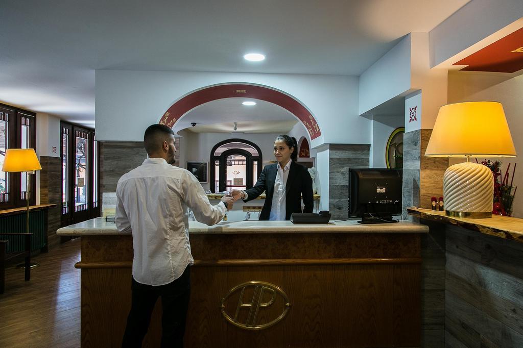 Hotel Posta R.T.A. Мадонна-ди-Кампильо Экстерьер фото
