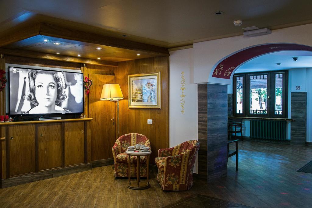 Hotel Posta R.T.A. Мадонна-ди-Кампильо Экстерьер фото