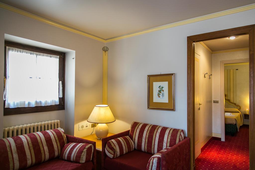 Hotel Posta R.T.A. Мадонна-ди-Кампильо Экстерьер фото